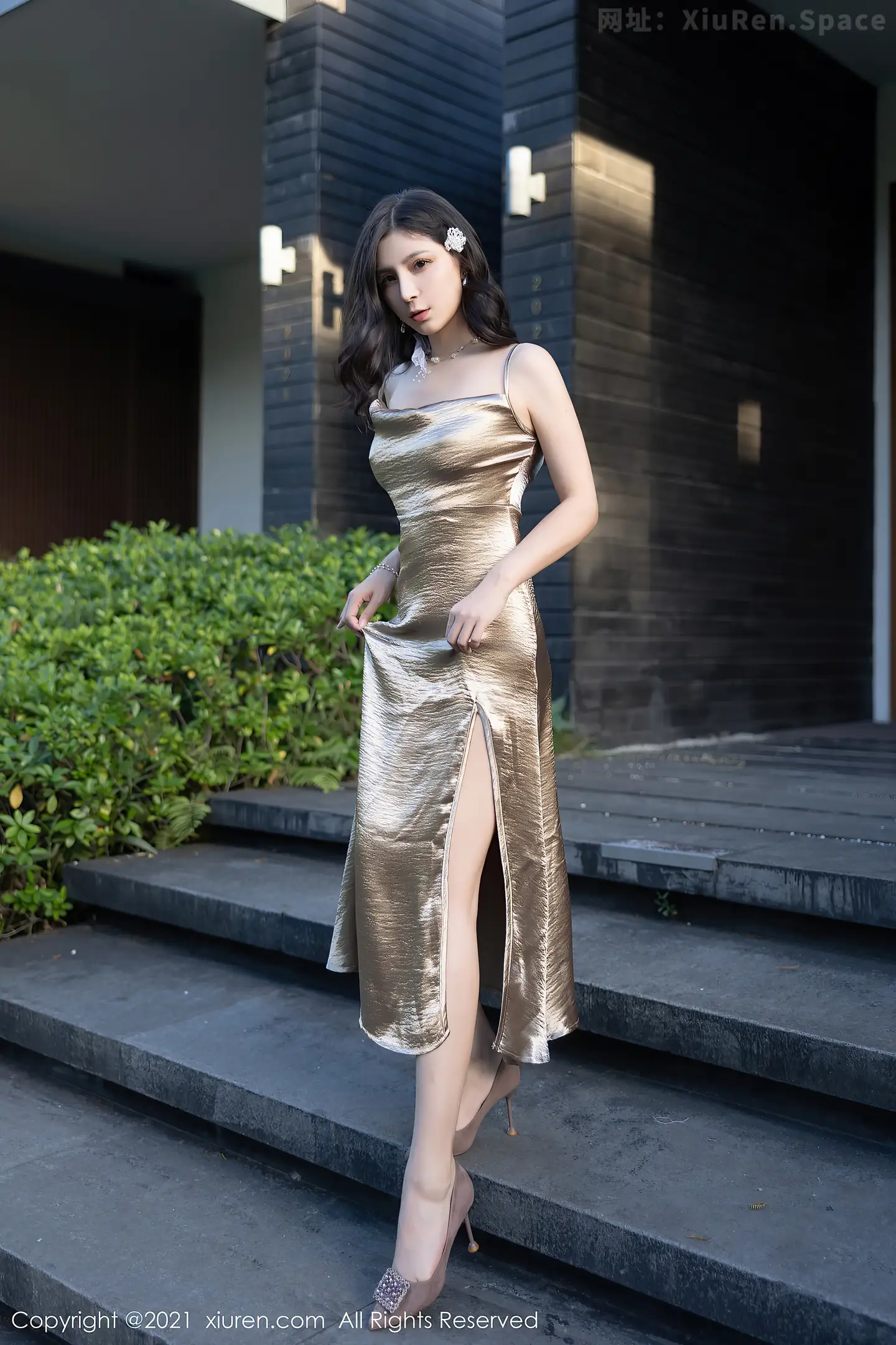 图片[3]-[XiuRen秀人网]VOL.4254 模特小蛮妖Yummy深圳旅拍百变情趣风服饰秀翘臀美腿诱惑写真83P-秀人网官方网站